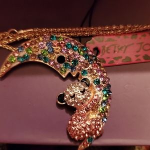 Sweater Chain And Pendant